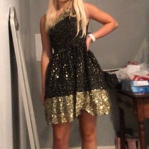 Dresses - Black & gold sequence dress ✨ Dresses - Black & gold sequence dress ✨